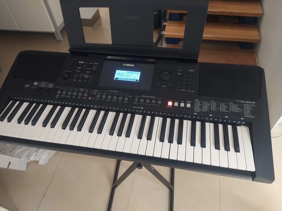 Vendo Teclado Yamaha PSR-E-463 como novo!