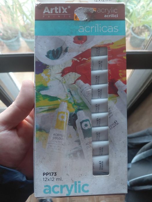 Embalagem usada mas ainda com acrílico 3€