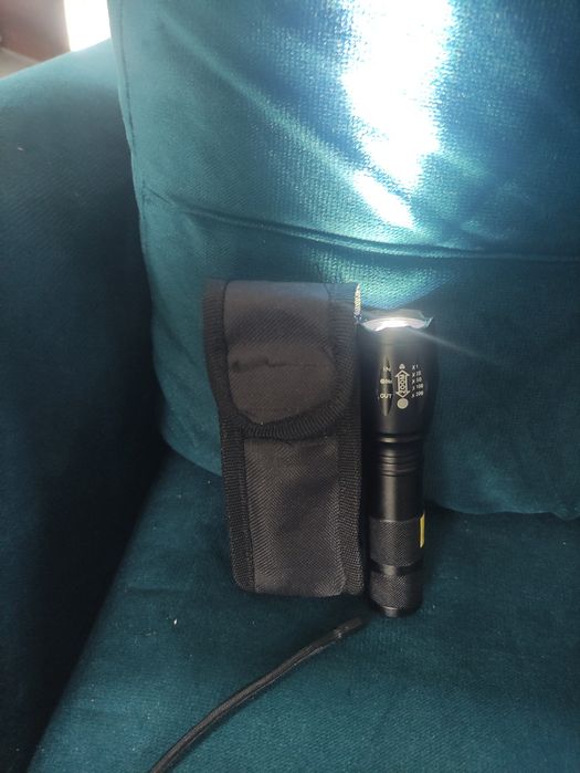 Latarka taktyczna LED.