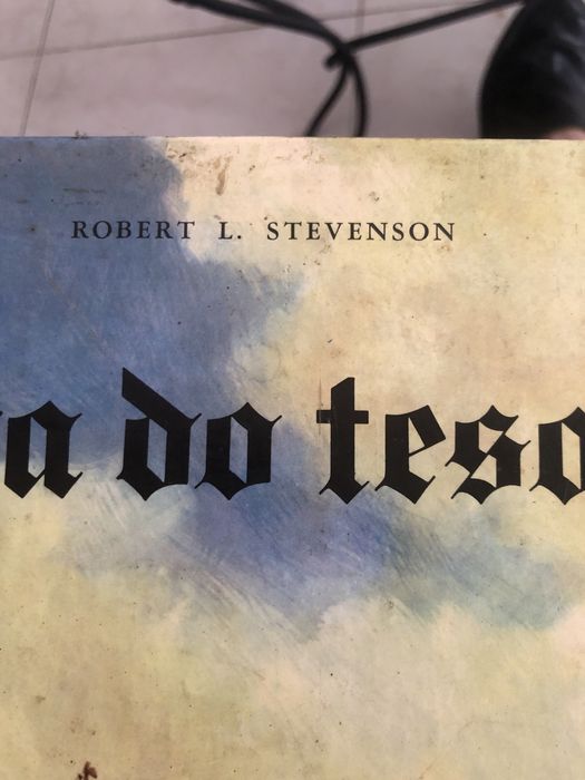 Livro de aventuras “ A ilha do tesouro “ Robert L. Stevenson”