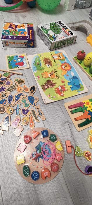 Розвиваючі іграшки, піраміди, картки, балансир, пазли