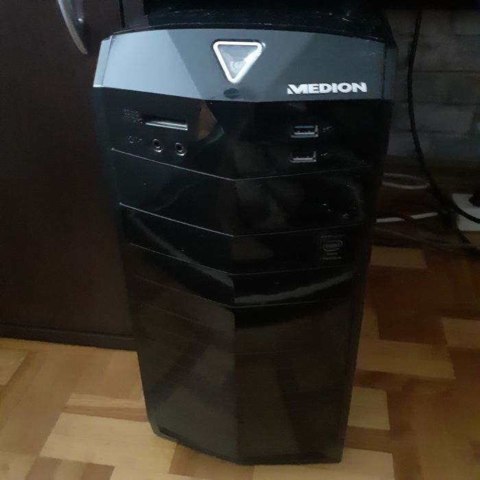 Komputer stacjonarny Medion plus monitor