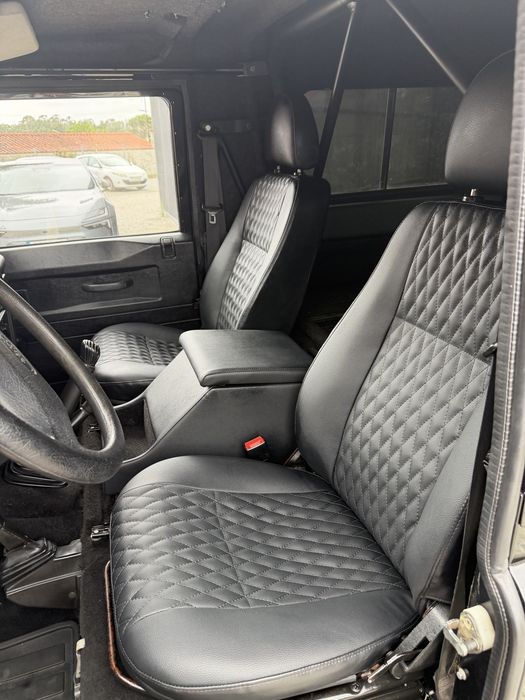 Land Rover Defender 2010