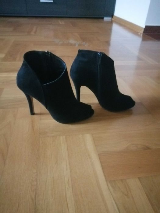 Botki z odkrytymi palcami