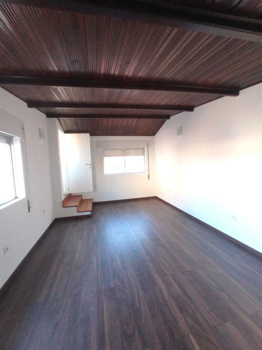 Excelente andar de moradia T4 duplex em Espinho