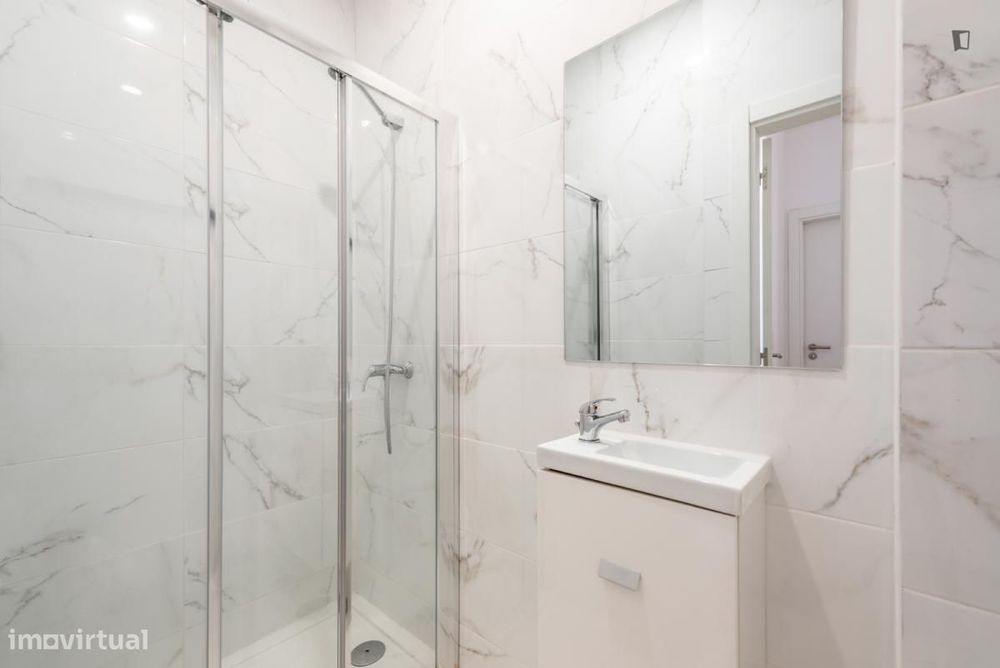 Quarto - localizado em Mouraria Lisbon