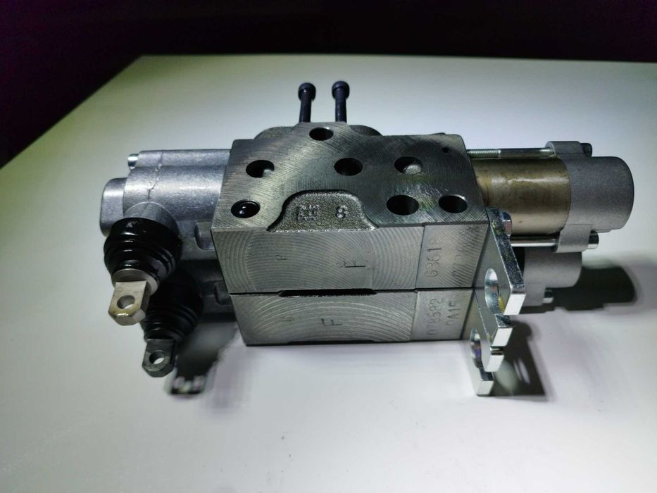 Sekcja hydrauliki Mita 1 zv+atp 554.15932 + atp 5541.5934 Zetor