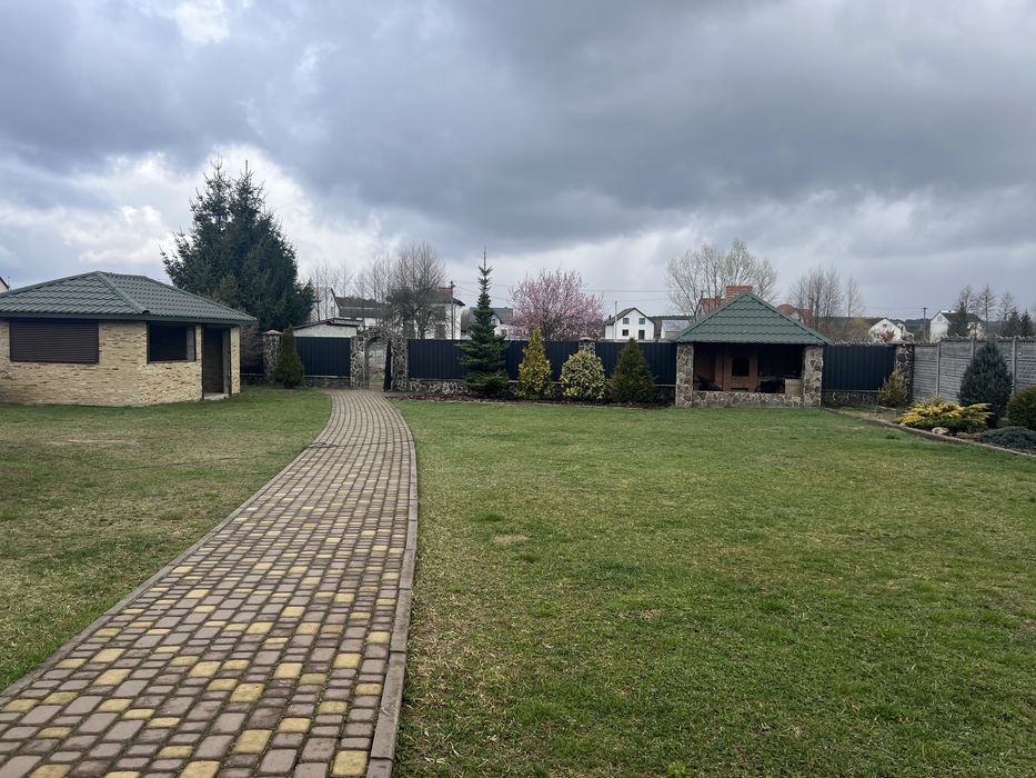 Подобова оренда будинку в м. ЯВОРІВ біля кордону Краковець-Корчова