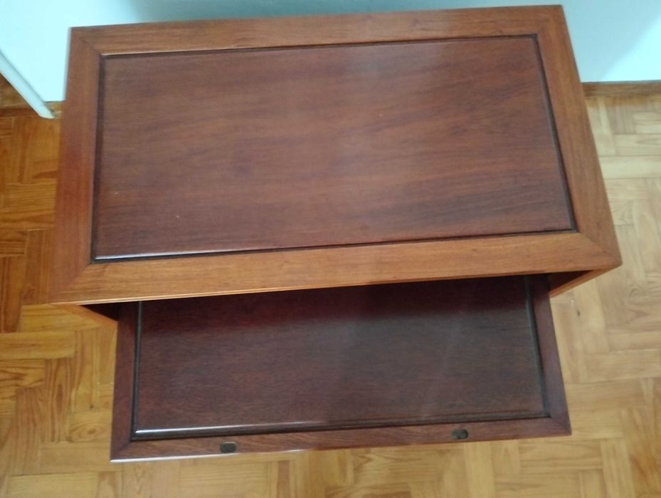 Móvel de TV em Madeira Nobre - Pau Rosa