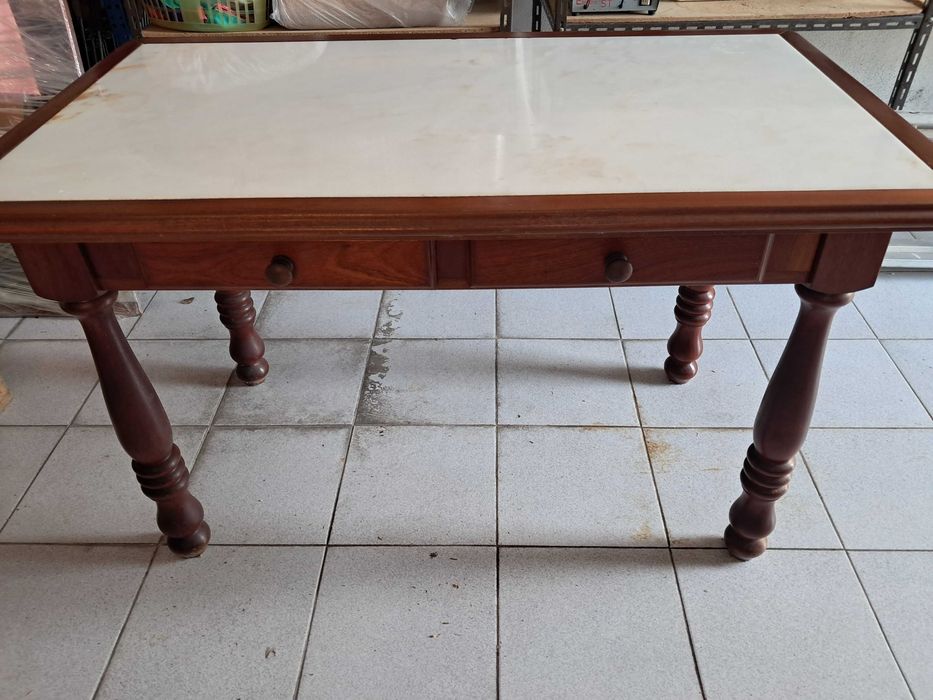 Mesa Cozinha + 3 cadeiras