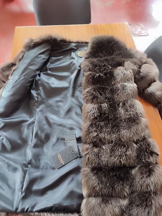 Шубка з штучного хутра.