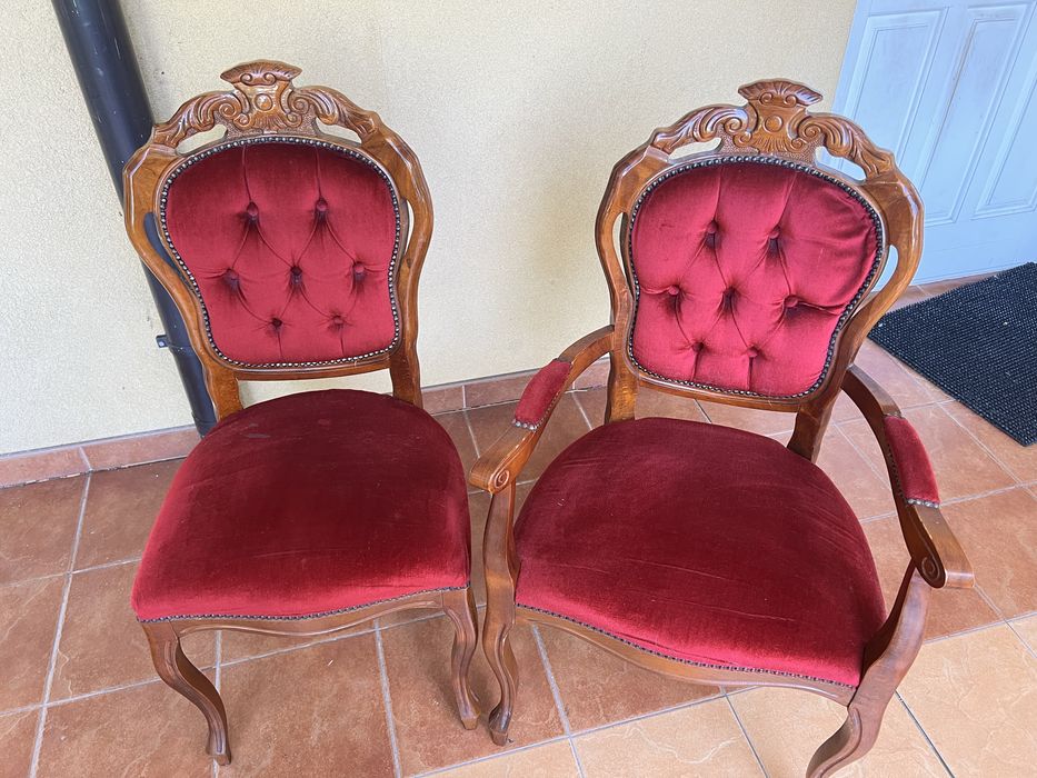 Stół z 4 krzesłami