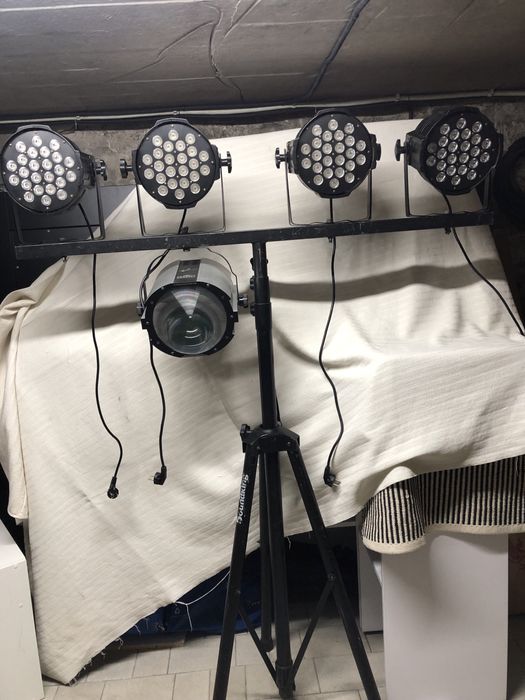 Продам світлові прибори led par Big і стійку