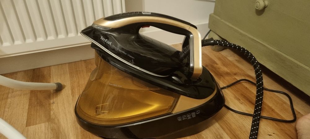 Generator pary Tefal Pro Express Vision GV9820 z oświetleniem led.Gwar