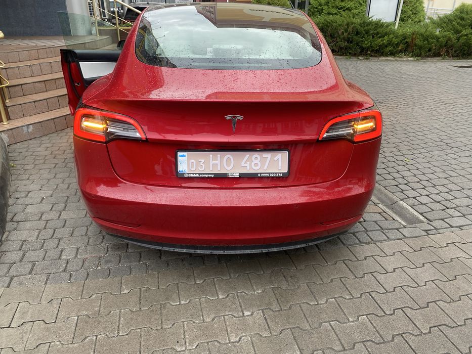 автомобіль Тесла