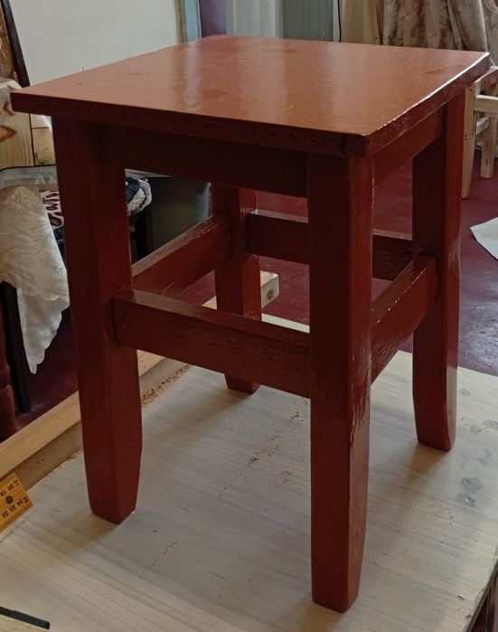 Табурет деревянный