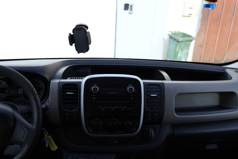 Renault Trafic 3  com barras no tejadilho