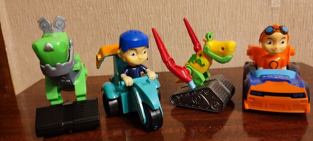 Рости механік з героями, динозавр