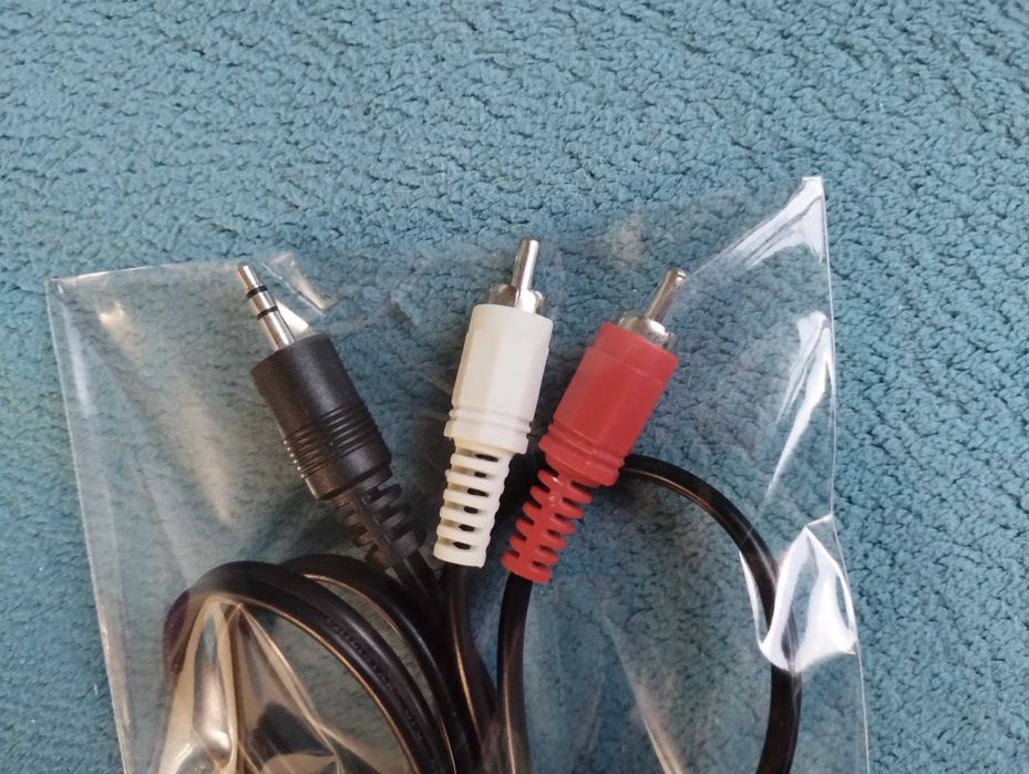В целлофане Аудио кабель 3,5 мм на 2 тюльпана РСА / 3.5 mm - 2 RCA
