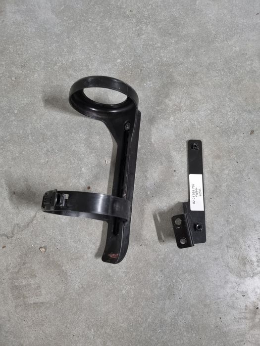 Renault - uchwyt na gaśnicę