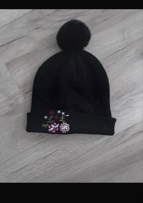 Czapka damska czarna
