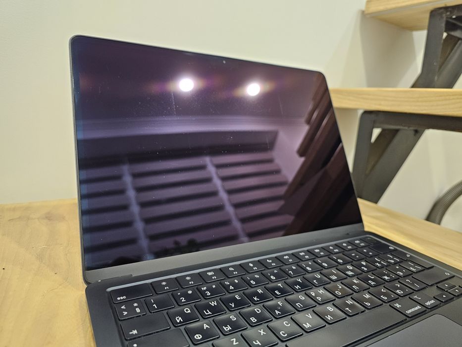 Macbook air m2. 8/256