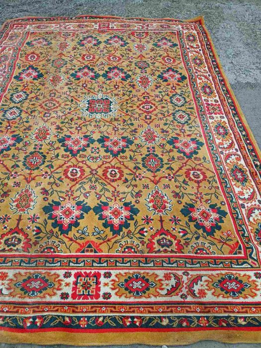 Ковер много