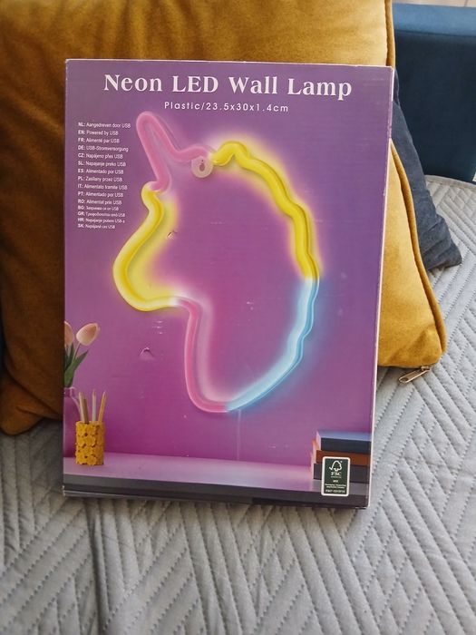 Neony na ścianę.