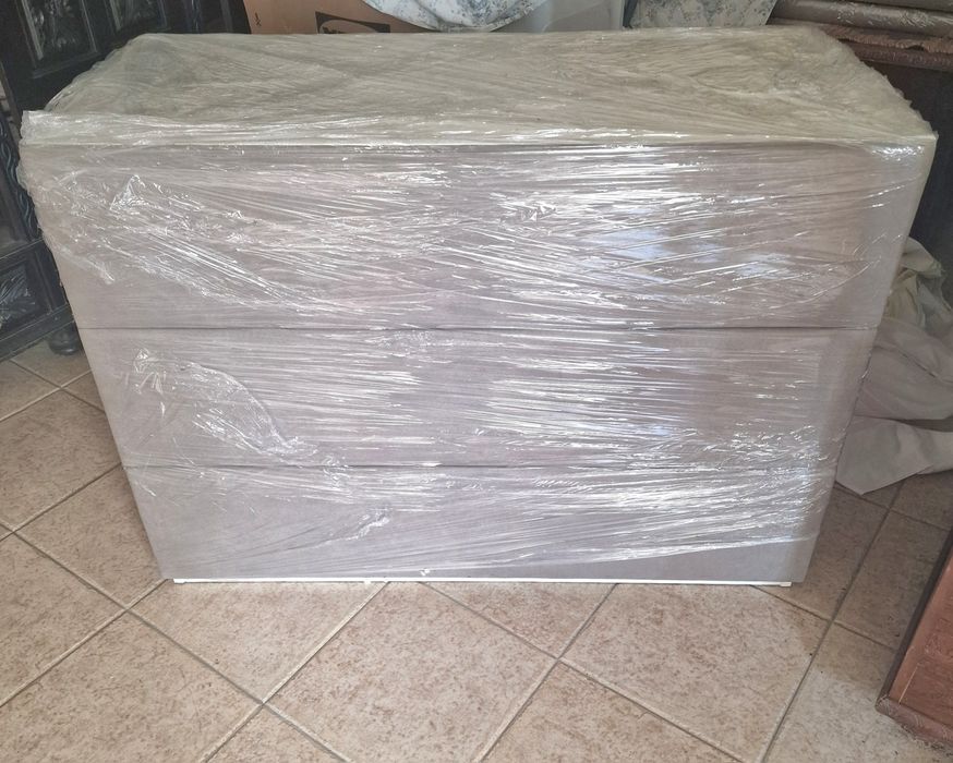 Cómoda com 3 gavetas