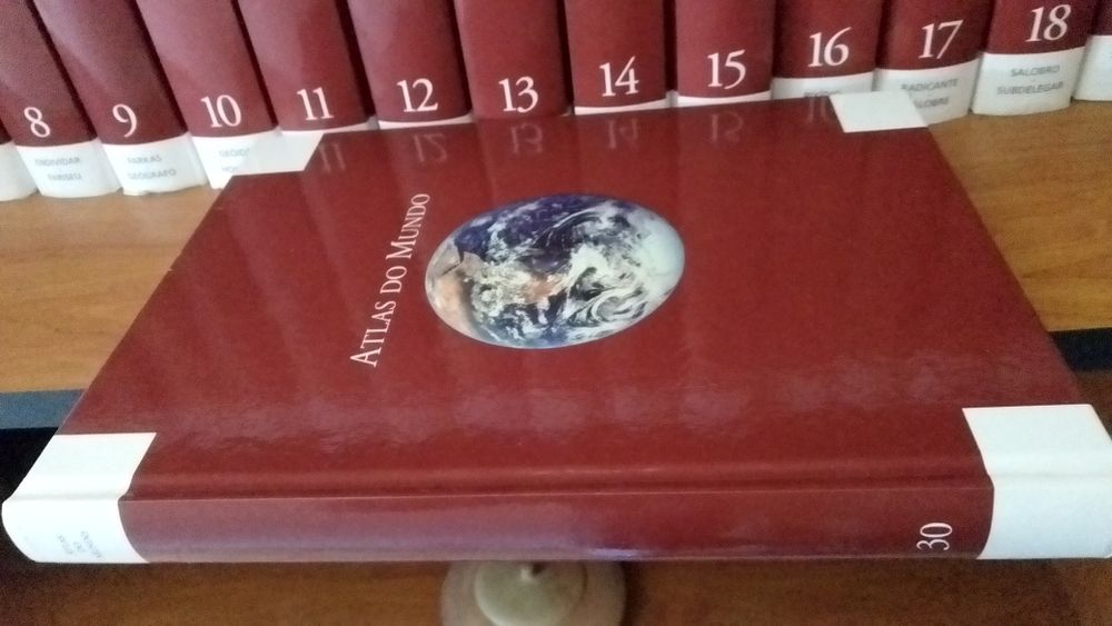 21 volumes Grande Enciclopédia Universal