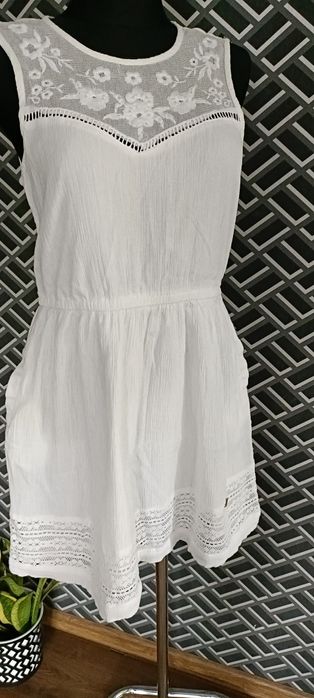 Biała sukienka boho