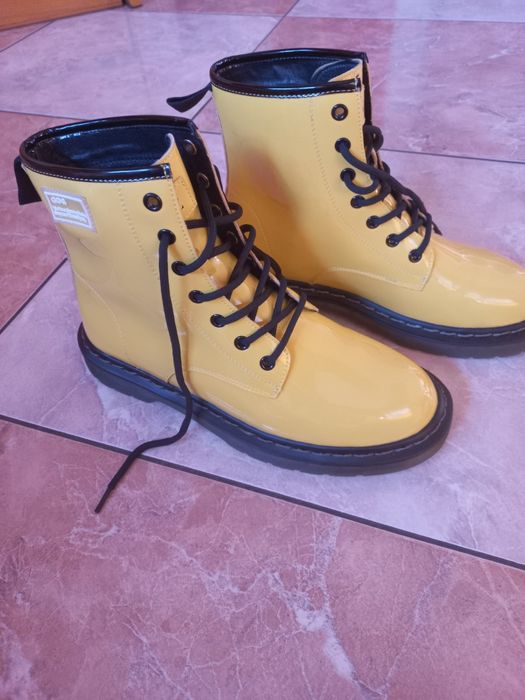 Buty lakierowane żółte