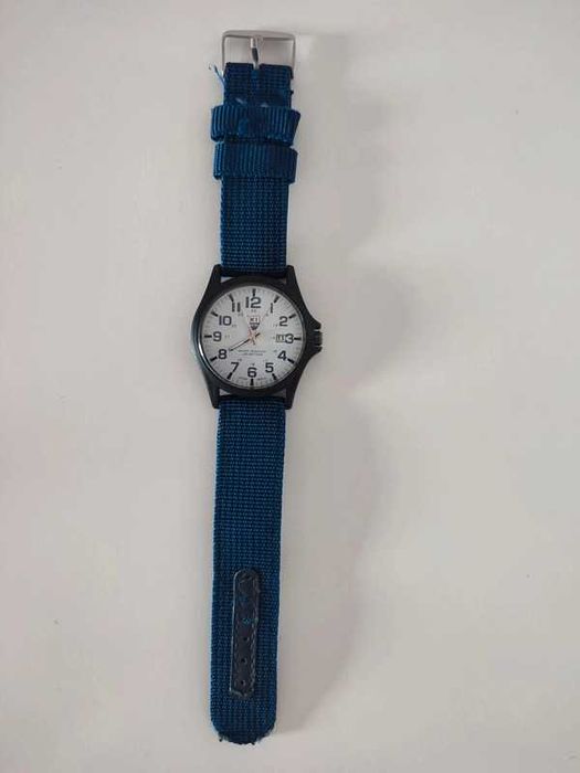 Zegarek męski na granatowym pasku