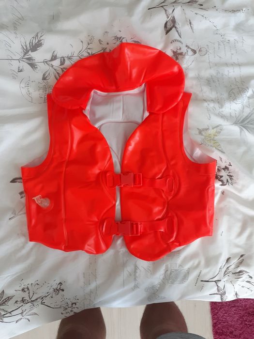 Рятувальний жилет з насосом