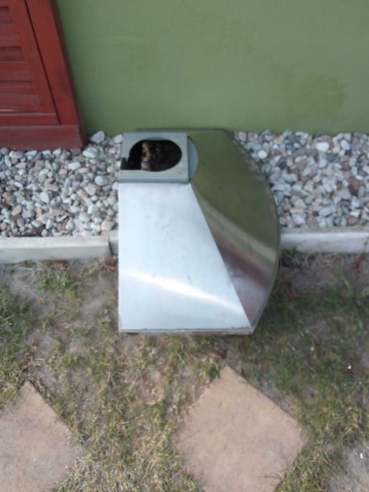 Daszek do grila lub wędzarni z blachy kwasówki