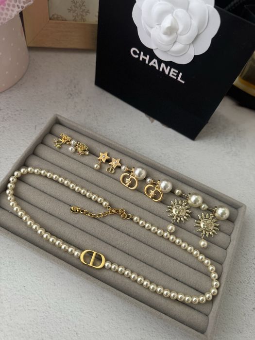 Сережки dior з перлинами та камінням, нова колекція