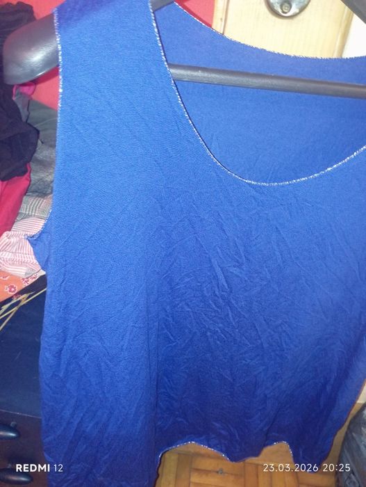 Ciemnoniebieska błyszcząca