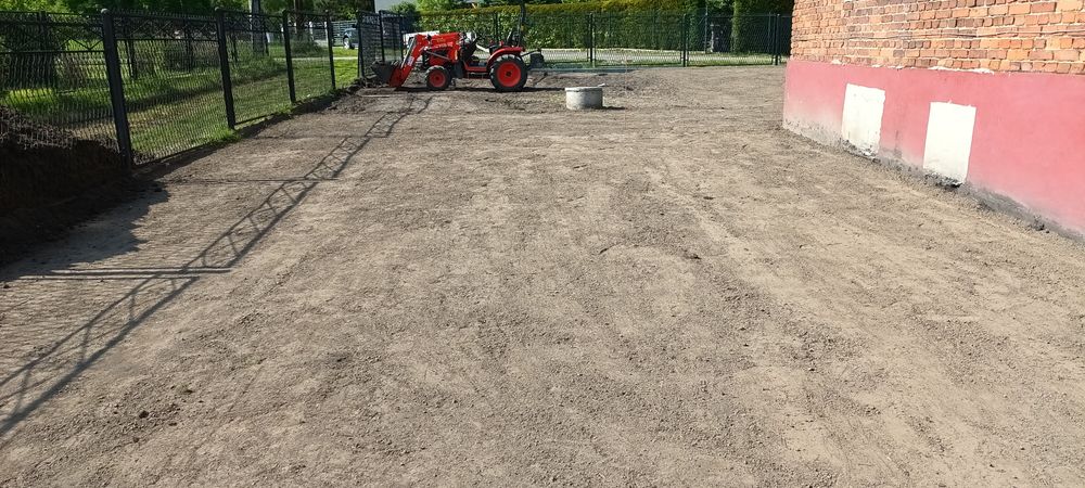 Trawa z rolki glebogryzarka separacyjna zakladanieOgrodowPrzycinanieTui