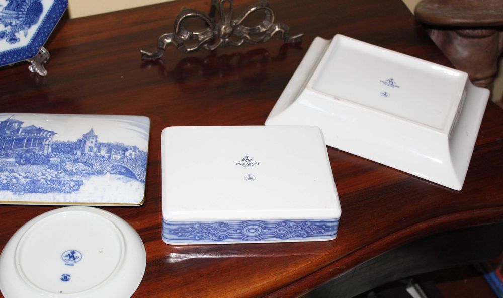 Conjunto de peças em porcelana Portuguesa, Oriental e Vista Alegre