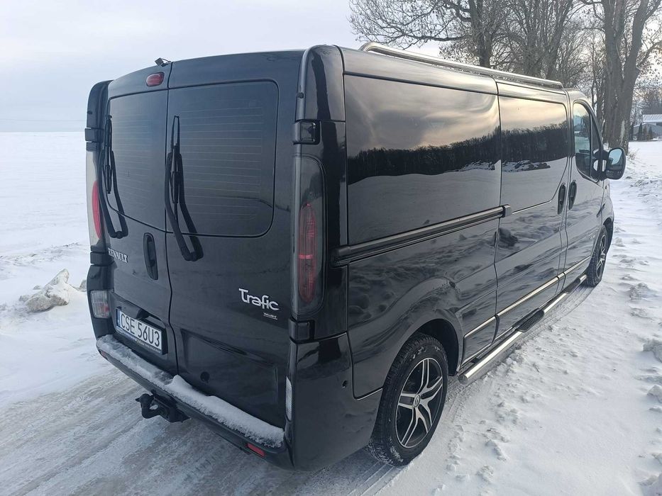 Renault Trafic 9 osobowy 2.5 bardzo zadbany ( vivaro primastar)