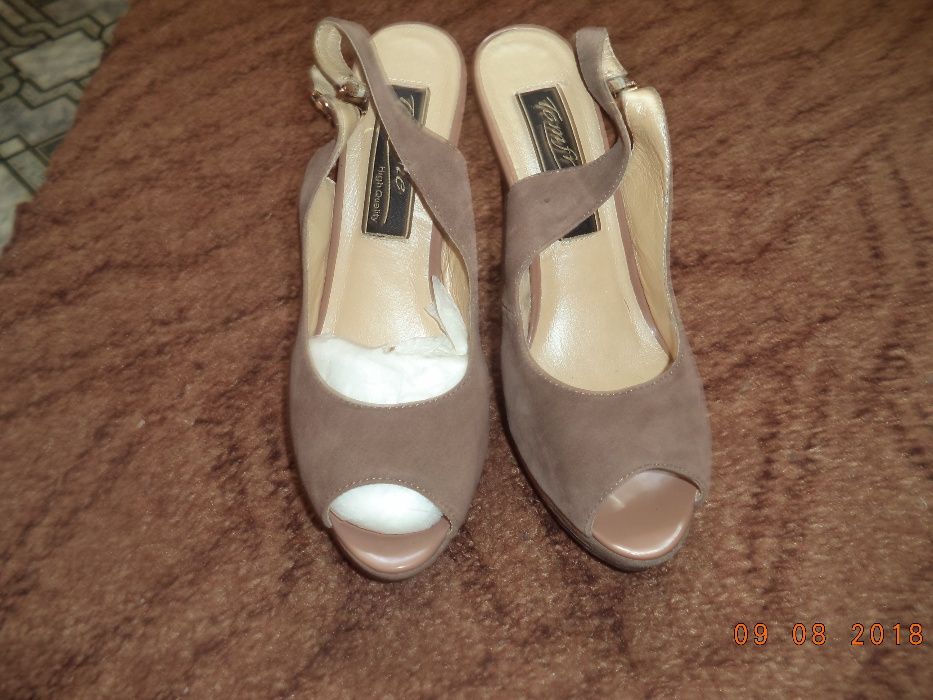 Босоніжки замшеві туфлі взуття і 38 розміру