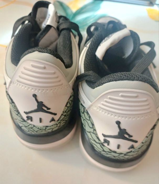 Кросівки Jordan Legacy 312 Low (37 розмір, 23.5 см)