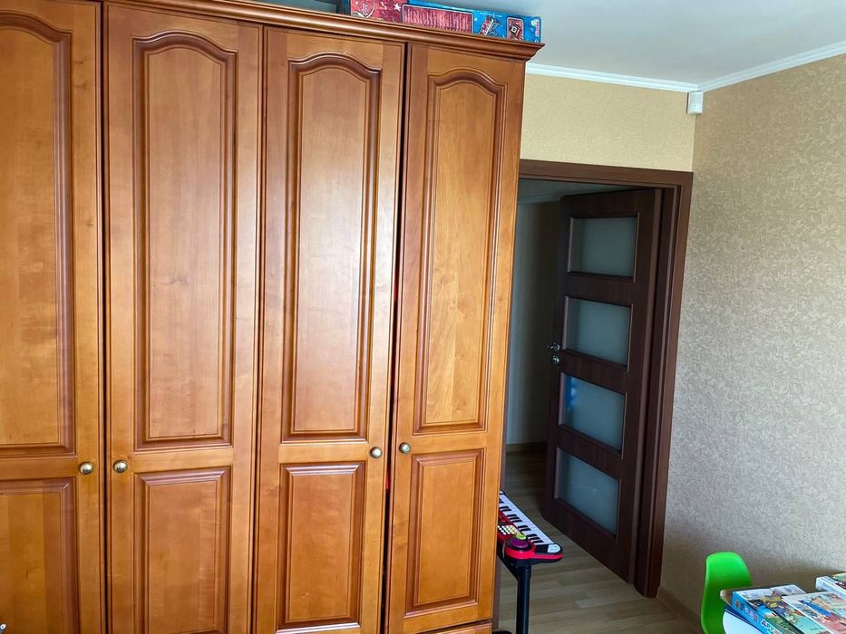 Ліжко, шкаф, комод, 2 тумби