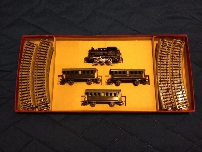 Comboio na caixa set 3106 + tender Marklin Grua 7051 passagem de nivel