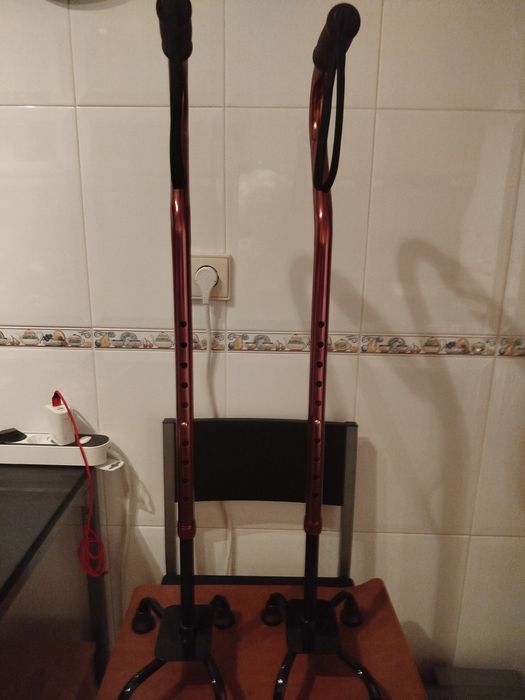 Par de bengalas tipo andarilho de luxo baixou  de 50€