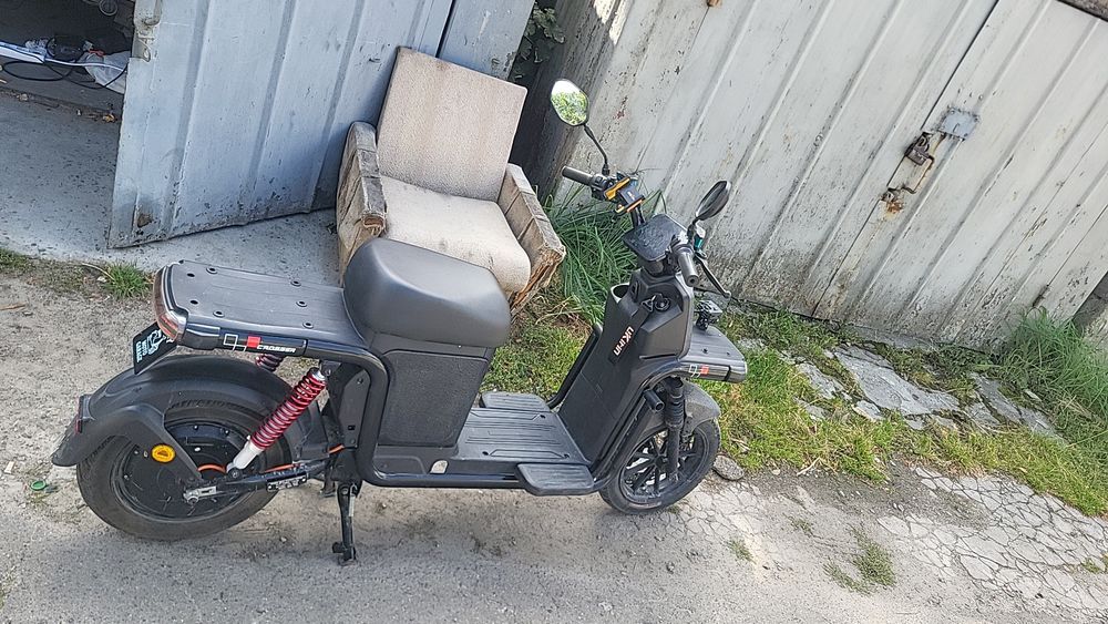 Продам електроскутер Crosser Мах 2кВт.