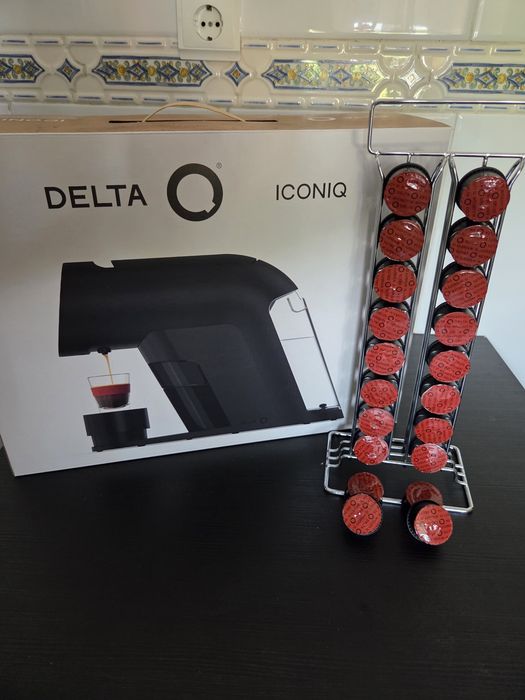 Máquina de Café Delta Q Iconiq última Geração oferta de 20 cafés e suporte de Cápsulas.