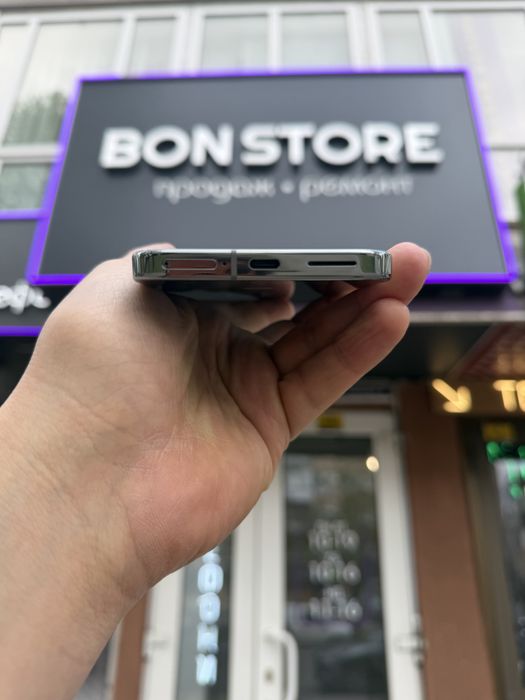 Pixel 9 pro XL 128gb. Never. Великий та швидкий