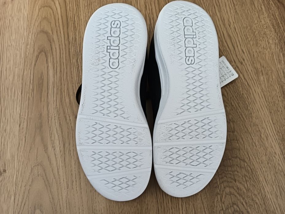 Ténis Adidas novos c/ etiqueta