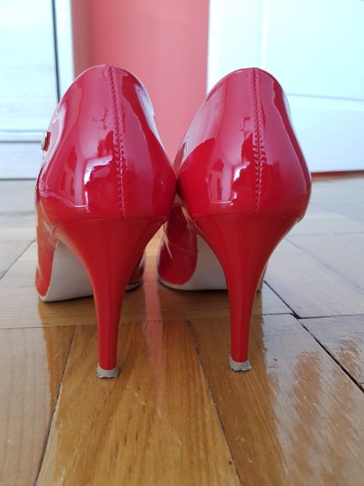 Buty na obcasie czerwone 38